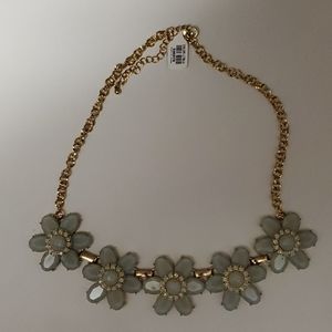 NWT flower necklace
